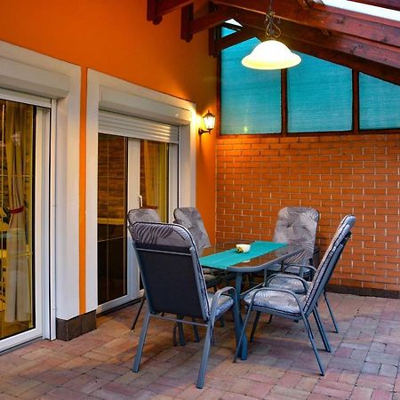 Afrodite Apartmanhaz Еґер Екстер'єр фото