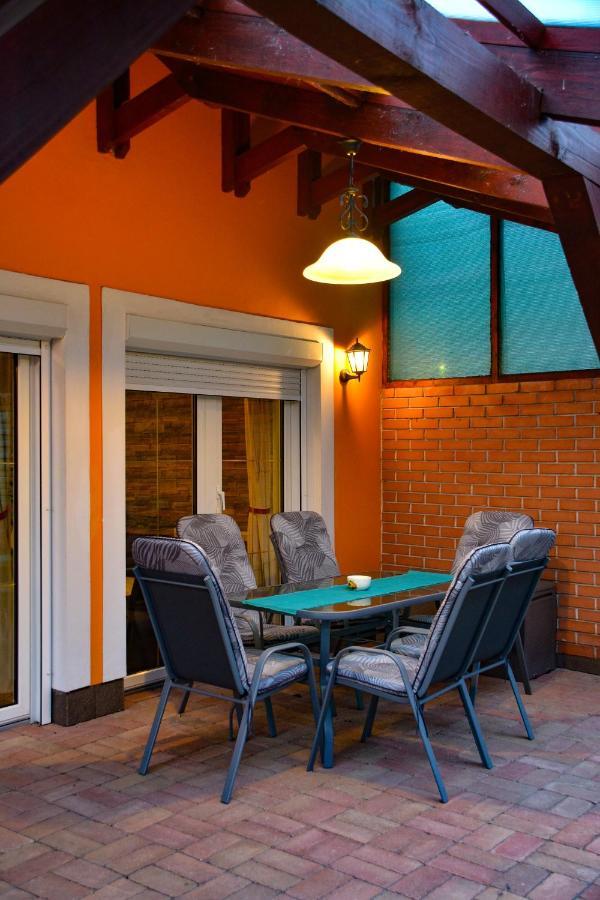 Afrodite Apartmanhaz Еґер Екстер'єр фото