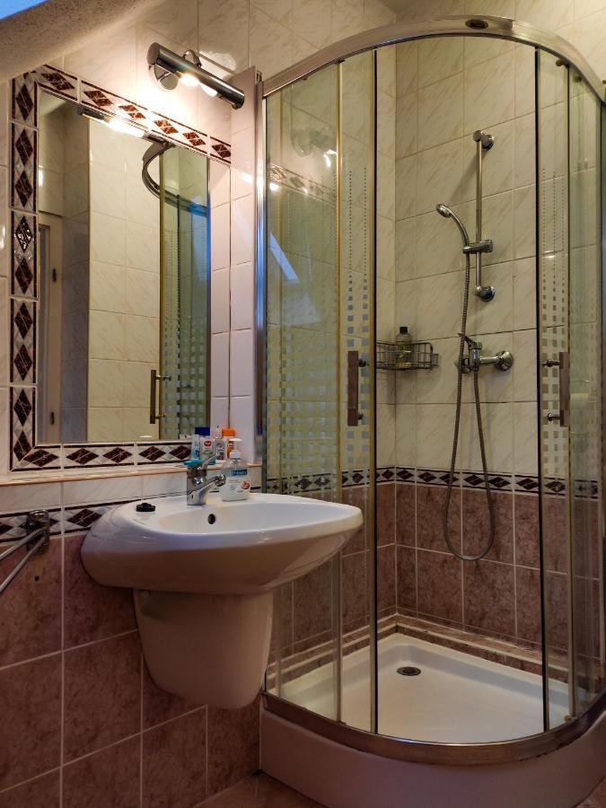 Afrodite Apartmanhaz Еґер Екстер'єр фото