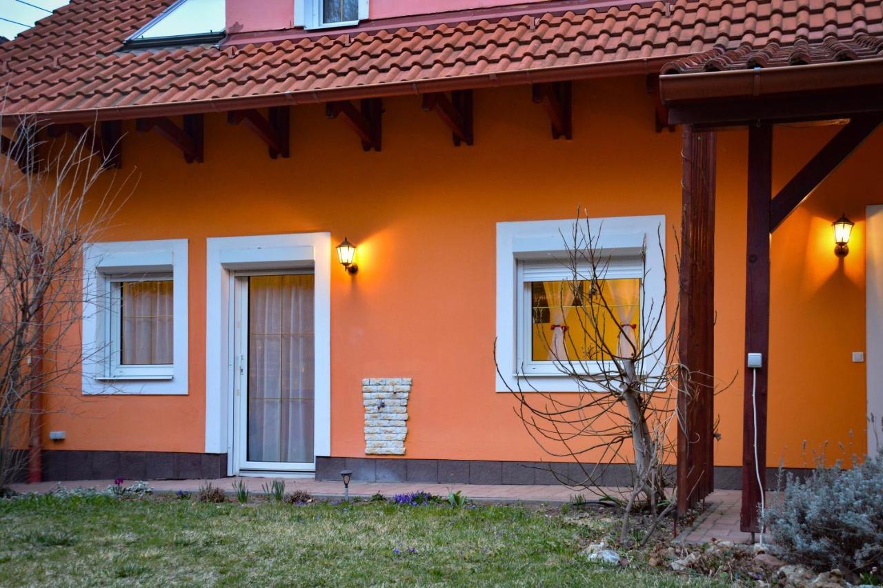 Afrodite Apartmanhaz Еґер Екстер'єр фото