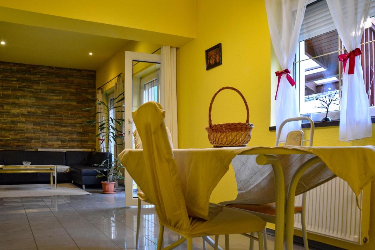 Afrodite Apartmanhaz Еґер Екстер'єр фото