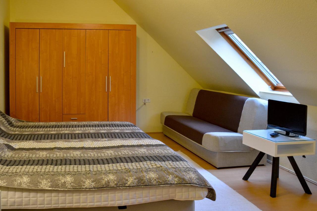 Afrodite Apartmanhaz Еґер Екстер'єр фото